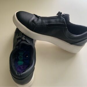 Clarks Women's Sneakers Black Leather Fast Slip-On Shoes Size:8.5